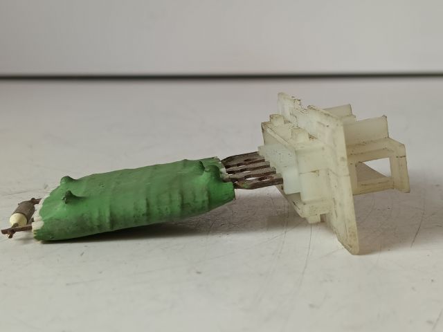 bontott OPEL CORSA C Előtét Ellenállás Fűtőmotor