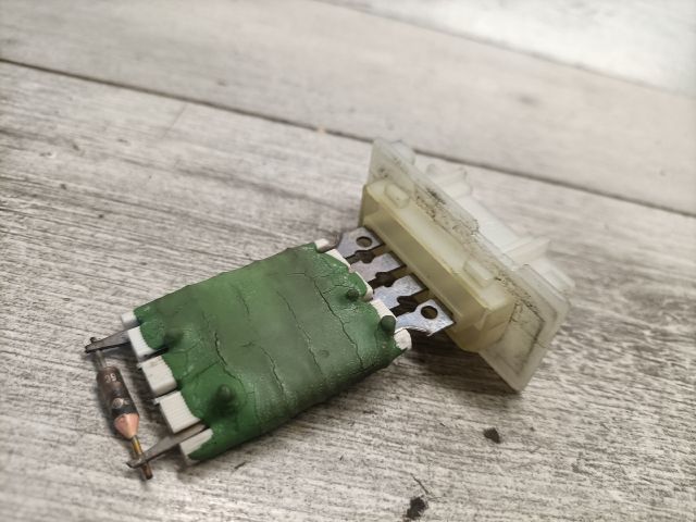 bontott OPEL CORSA C Előtét Ellenállás Fűtőmotor