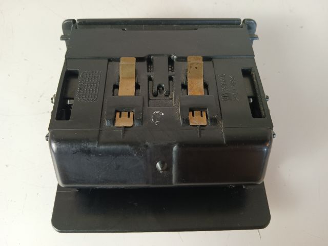 bontott OPEL CORSA C Első Hamutartó