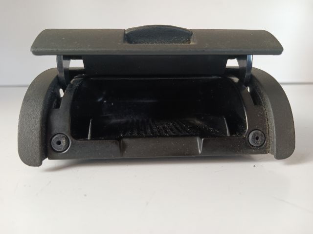 bontott OPEL CORSA C Első Hamutartó