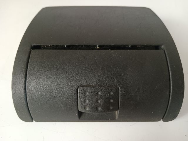 bontott OPEL CORSA C Első Hamutartó