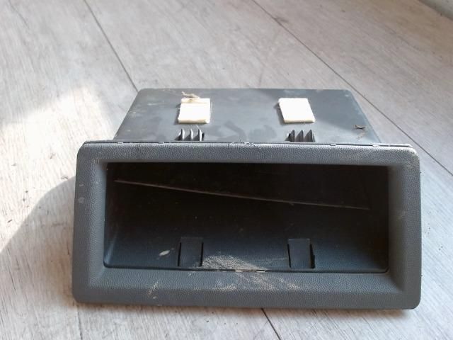 bontott OPEL CORSA C Első Tároló Rekesz