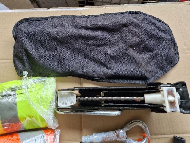 bontott OPEL CORSA C Emelő