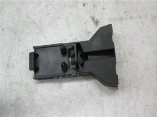 bontott OPEL CORSA C Hátsó középső Lökhárító Tartó (Műanyag)