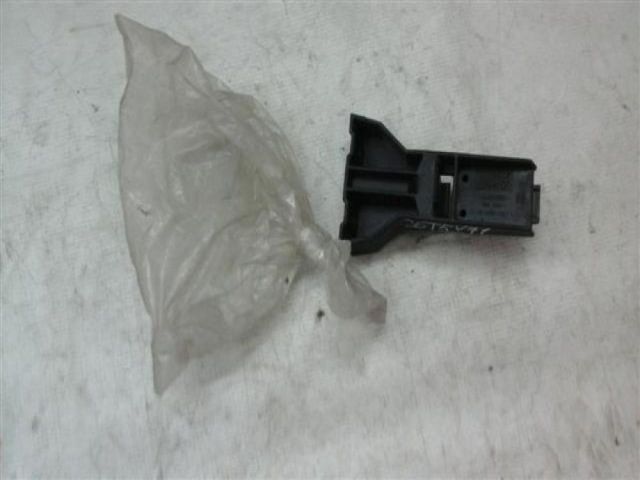 bontott OPEL CORSA C Hátsó középső Lökhárító Tartó (Műanyag)