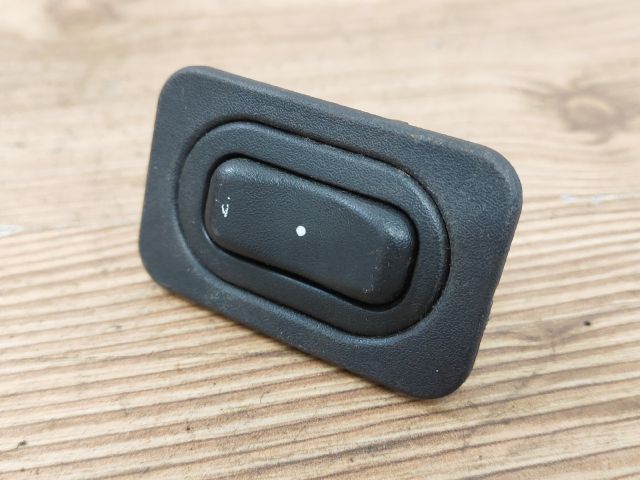 bontott OPEL CORSA C Jobb első Ablakemelő Kapcsoló