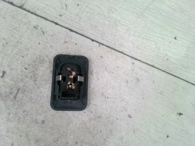 bontott OPEL CORSA C Jobb első Ablakemelő Kapcsoló