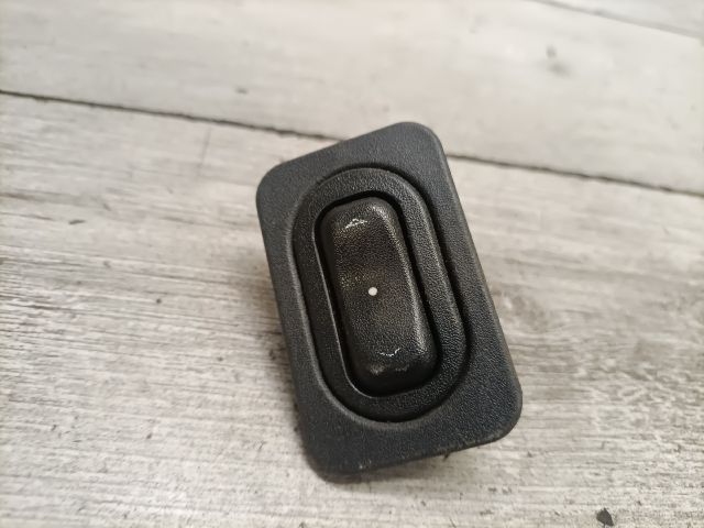 bontott OPEL CORSA C Jobb első Ablakemelő Kapcsoló