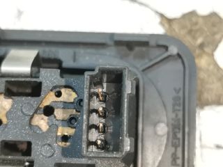 bontott OPEL CORSA C Jobb első Ablakemelő Kapcsoló