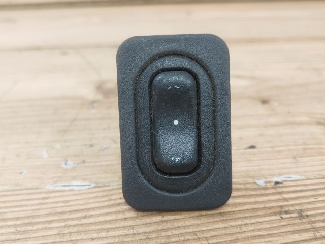 bontott OPEL CORSA C Jobb első Ablakemelő Kapcsoló