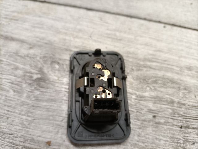 bontott OPEL CORSA C Jobb első Ablakemelő Kapcsoló