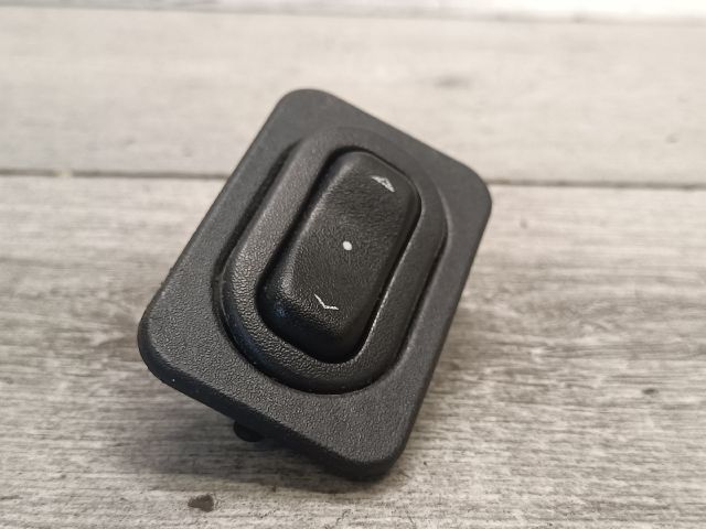 bontott OPEL CORSA C Jobb első Ablakemelő Kapcsoló