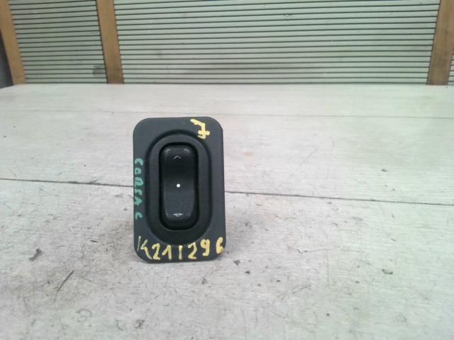 bontott OPEL CORSA C Jobb első Ablakemelő Kapcsoló