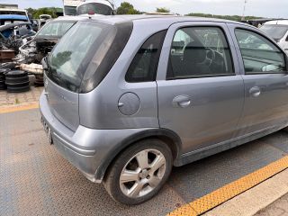 bontott OPEL CORSA C Jobb első Dobbetét (Kerékjárati, Műanyag)