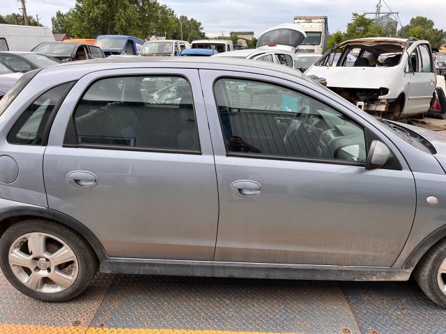 bontott OPEL CORSA C Jobb első Dobbetét (Kerékjárati, Műanyag)