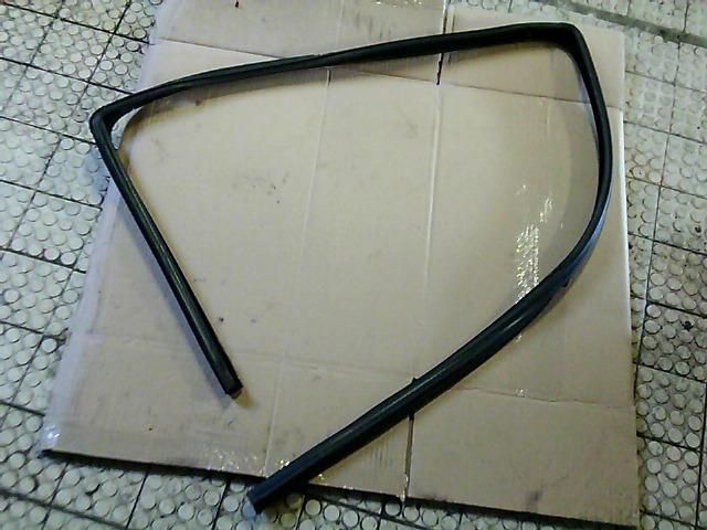 bontott OPEL CORSA C Jobb hátsó Ablakvezető Gumi