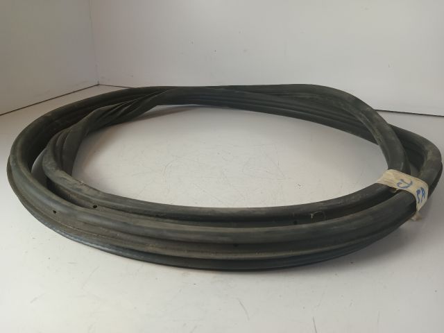 bontott OPEL CORSA C Jobb hátsó Gumikéder