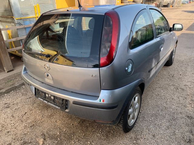 bontott OPEL CORSA C Jobb Hátsó Lámpa