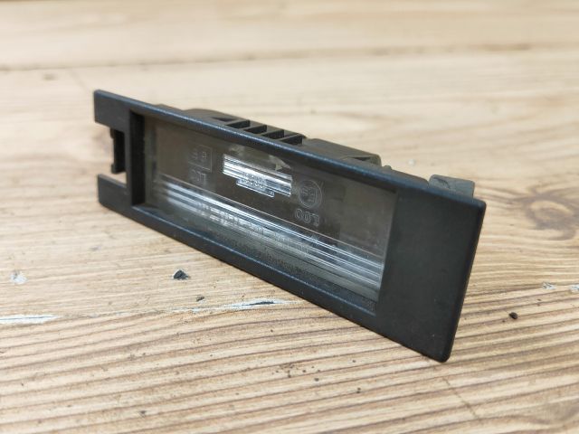 bontott OPEL CORSA C Jobb Rendszámtábla Világítás