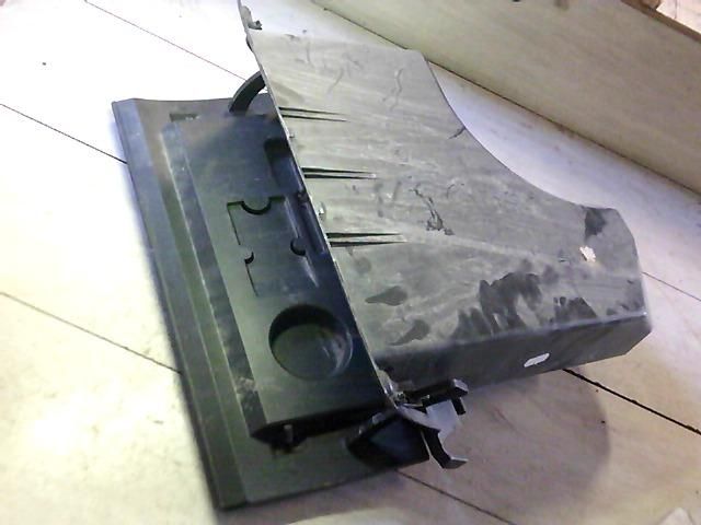 bontott OPEL CORSA C Kesztyűtartó