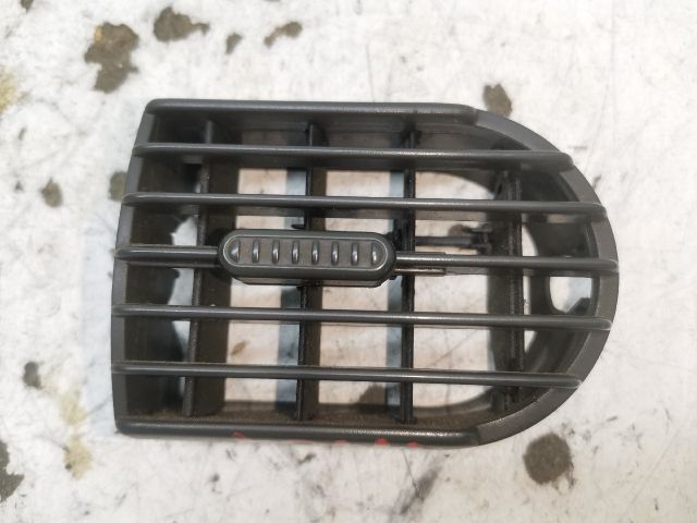 bontott OPEL CORSA C Középső Jobb Szellőző