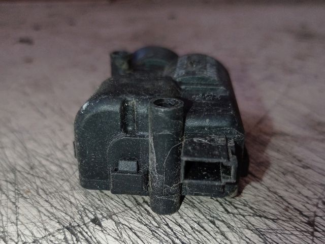 bontott OPEL CORSA C Központizár Motor Tankajtó