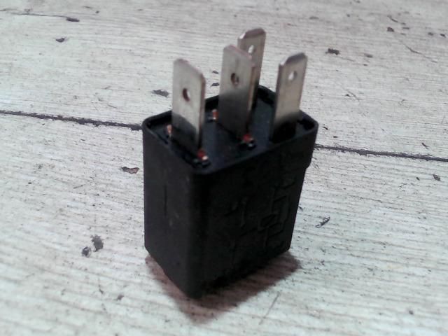 bontott OPEL CORSA C Relé