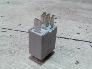 bontott OPEL CORSA C Relé