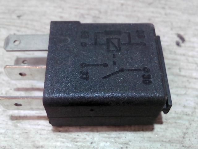 bontott OPEL CORSA C Relé