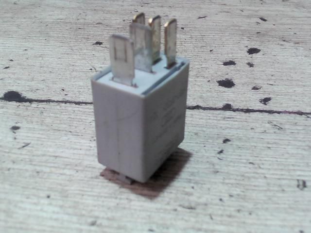 bontott OPEL CORSA C Relé