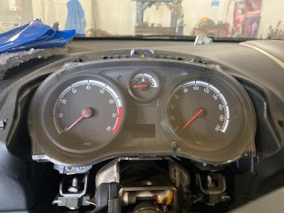 bontott OPEL CORSA D Kilométeróra