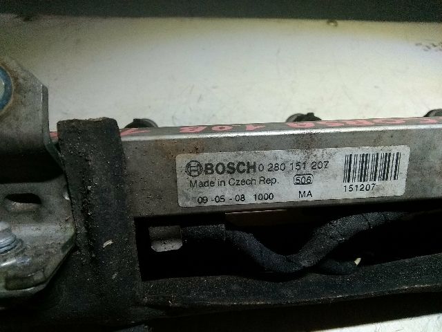 bontott OPEL CORSA D Porlasztó Sor / Híd