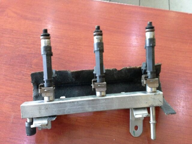 bontott OPEL CORSA D Porlasztó Sor / Híd