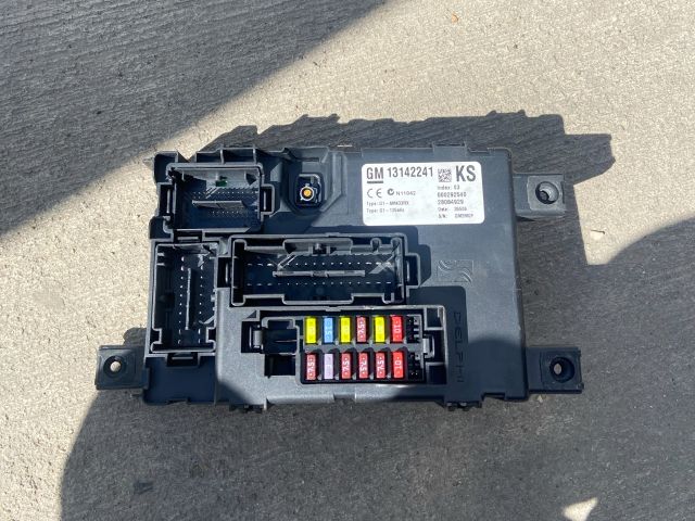 bontott OPEL CORSA D Biztosítéktábla Motortér