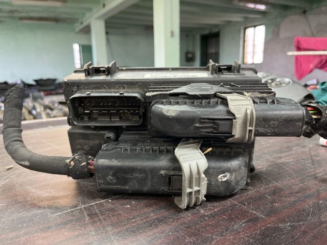 bontott OPEL CORSA D Biztosítéktábla Motortér