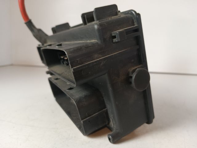 bontott OPEL CORSA D Biztosítéktábla Motortér