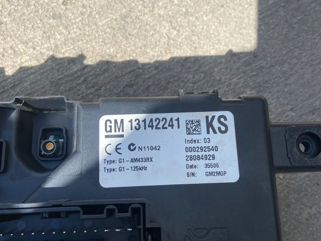 bontott OPEL CORSA D Biztosítéktábla Motortér