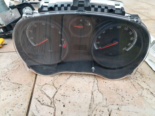 bontott OPEL CORSA D Kilométeróra