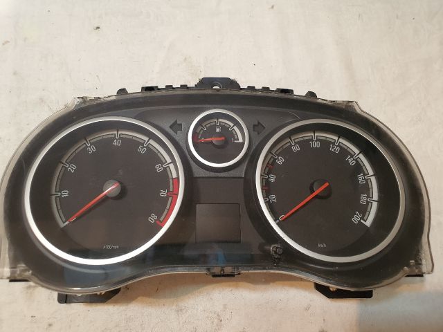 bontott OPEL CORSA D Kilométeróra