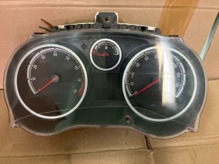 bontott OPEL CORSA D Kilométeróra