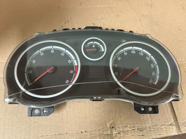 bontott OPEL CORSA D Kilométeróra