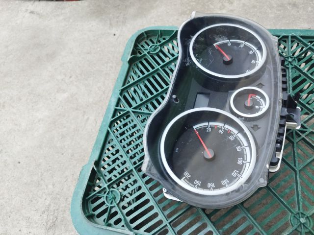 bontott OPEL CORSA D Kilométeróra