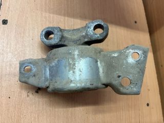 bontott OPEL CORSA D Motor Tartó Bak (Fém)