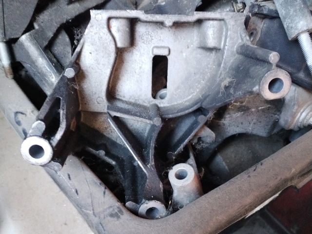 bontott OPEL CORSA D Motor Tartó Bak Jobb