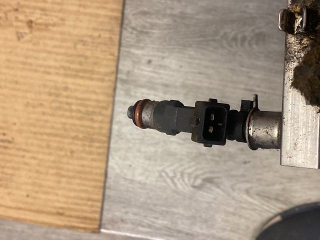 bontott OPEL CORSA D Porlasztó Sor / Híd