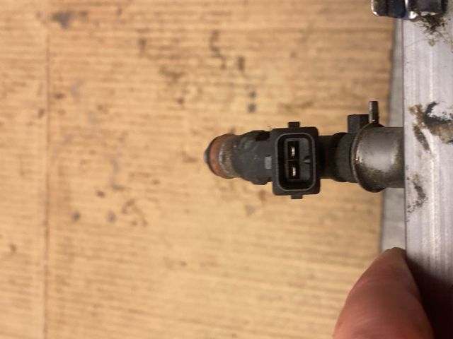 bontott OPEL CORSA D Porlasztó Sor / Híd