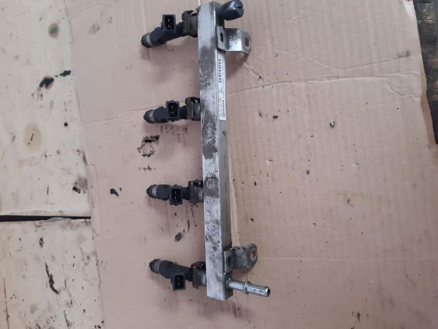 bontott OPEL CORSA D Porlasztó Sor / Híd