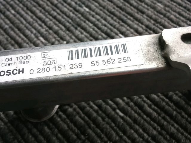 bontott OPEL CORSA D Porlasztó Sor / Híd