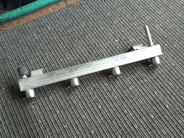 bontott OPEL CORSA D Porlasztó Sor / Híd