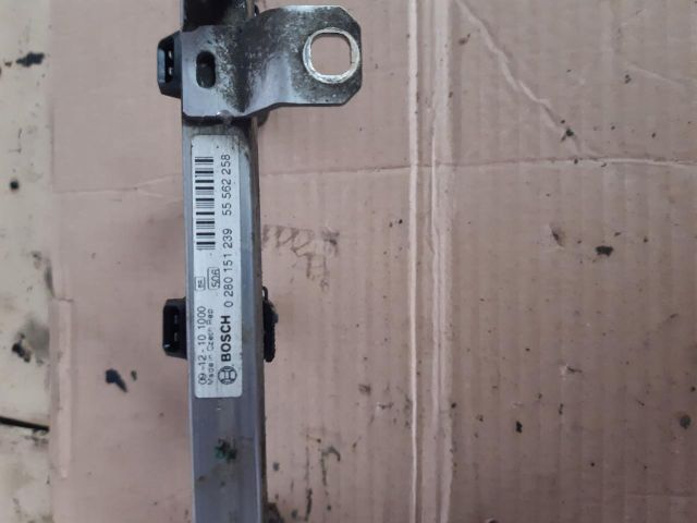 bontott OPEL CORSA D Porlasztó Sor / Híd